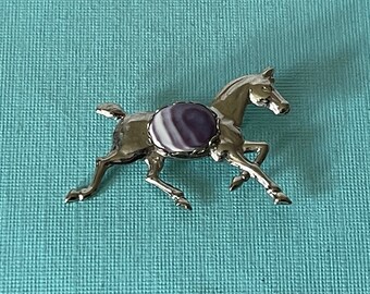 Vintage Horse brooch, purple agate horse pin, silver horse brooch, bronco pin, thoroughbred horse pin, mustang pin, Kentucky Derby, horse