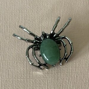 Green spider brooch, green aventurine spider pin, Halloween spider pin, tarantula spider pin, wedding spider brooch, lucky spider, jewelry image 3