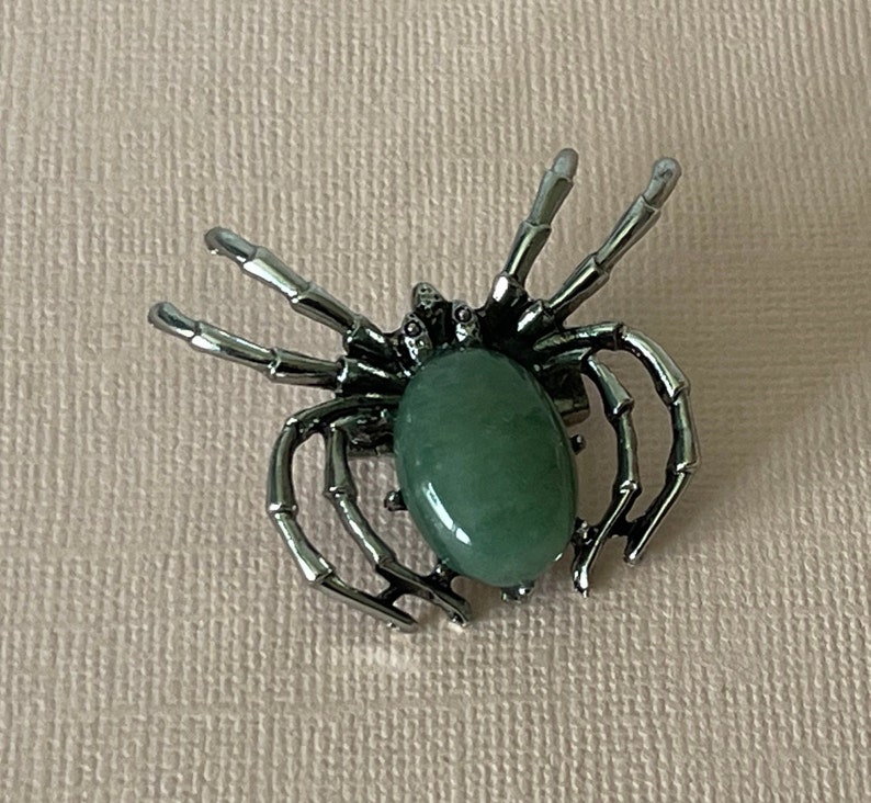 Green spider brooch, green aventurine spider pin, Halloween spider pin, tarantula spider pin, wedding spider brooch, lucky spider, jewelry image 3