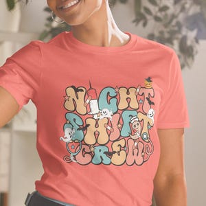 Night Shift Crew Halloween Nurse Shirt Cute Ghost Pumpkin T-Shirt Spooky Nurse Life Tee Funny Medical Worker Costume Fall Outfit