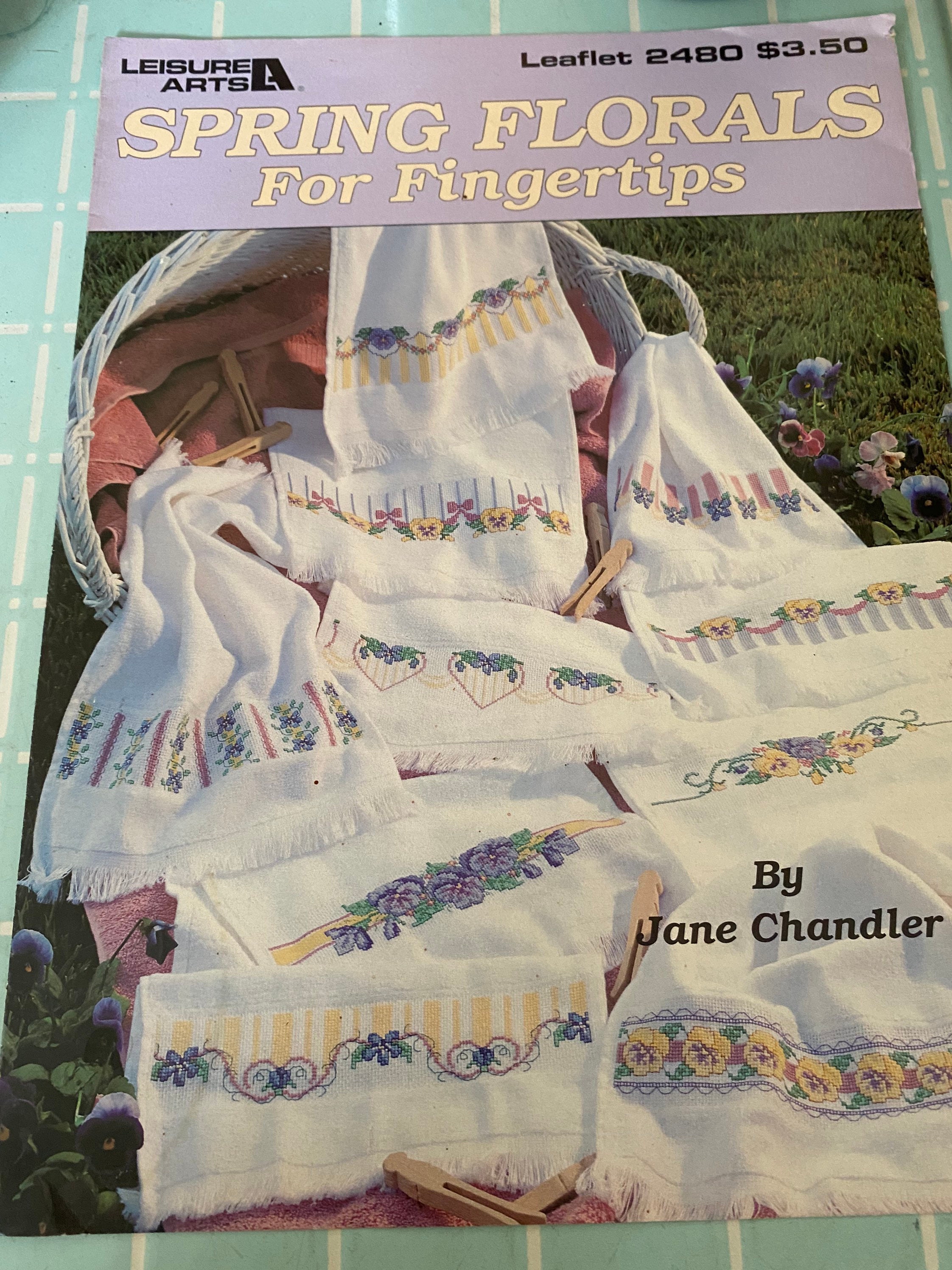 Fleurs de printemps pour le bout des doigts Compté Livre de motifs de point de croix