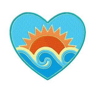 Puede incluir: Un diseño azul en forma de corazón con un sol naranja estilizado poniéndose sobre olas azules.