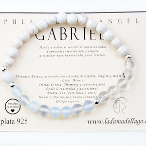 Elastic 6 mm mineral bracelet in white tones representing the archangel Gabriel, pathfinder.