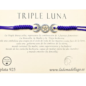 May include: A purple string bracelet with a silver triple moon charm. The charm features three crescent moons with a pentagram in the centre. The card reads "Triple Luna" and describes the triple goddess in Spanish. The card also says "plata 925" and "www.ladamadellago.es".