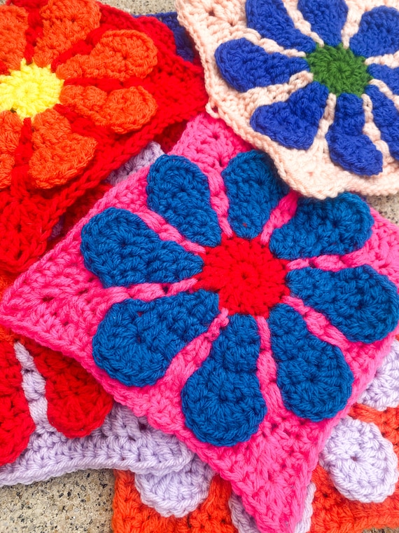 Daisy Granny Square Crochet Pattern for Intermediate Crocheters – Floral Square Design – Detailed PDF Instructions – Perfect for Home Decor