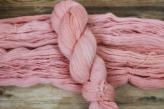 Y.A.R.N ピンク Naturally Dyed Non-superwash Single Ply Pink Organic Merino Wool