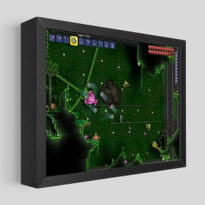 Op de afbeelding: Een groene pixelkaart met een roze wezen in het midden. De kaart is omgeven door een zwart frame en heeft de tekst "Light Disc" in de linkerbovenhoek.