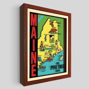 Może przedstawiać: Ilustracja w stylu vintage stanu Maine, z mapą przedstawiającą różne miasta i miasteczka oznaczone etykietami. Tekst "MAINE" jest dużymi czerwonymi literami, a tekst "THE PINE TREE STATE" znajduje się na dole. Mapa jest otoczona brązową ramką.