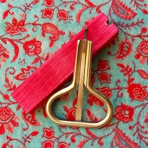 Bass jew&#39;s harp tuned in &quot;A&quot;.