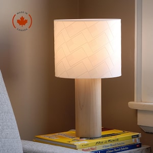Wooden Table Lamp with Unique 3D-Printed Flag Shade, Decorated Table Lamp, Bedside Table Lamp, Livingroom Tablelamp, Housewarming Gift