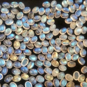 5X7MM ovale Rainbow Moonstone gladde cabines, Pack van 10 PC. Goede kwaliteit cabochons code AAA50