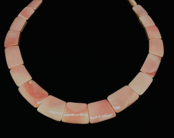 Collar de concha reina • Collar de cuentas rectangulares trenzado a mano • Concha de caracola rosa natural • Collar de concha