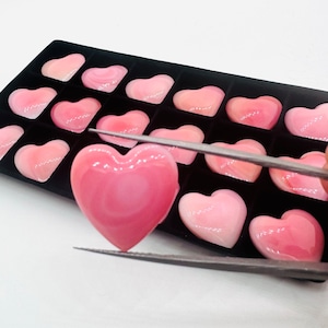 Queen Conch Shell Heart Cabs • Maat 20 mm • Verpakking van 1 stuk • AAA-kwaliteit • Platte achterkant • Queen Conch-cabochon