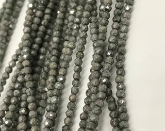 2MM Grigio Moonstone Sfaccettato Cappotto rotondo, Top Quality sfaccettato, Rainbow sfaccettato 2.0MM perline di taglio molto fine . Mirco sfaccettato . lunghezza 16"
