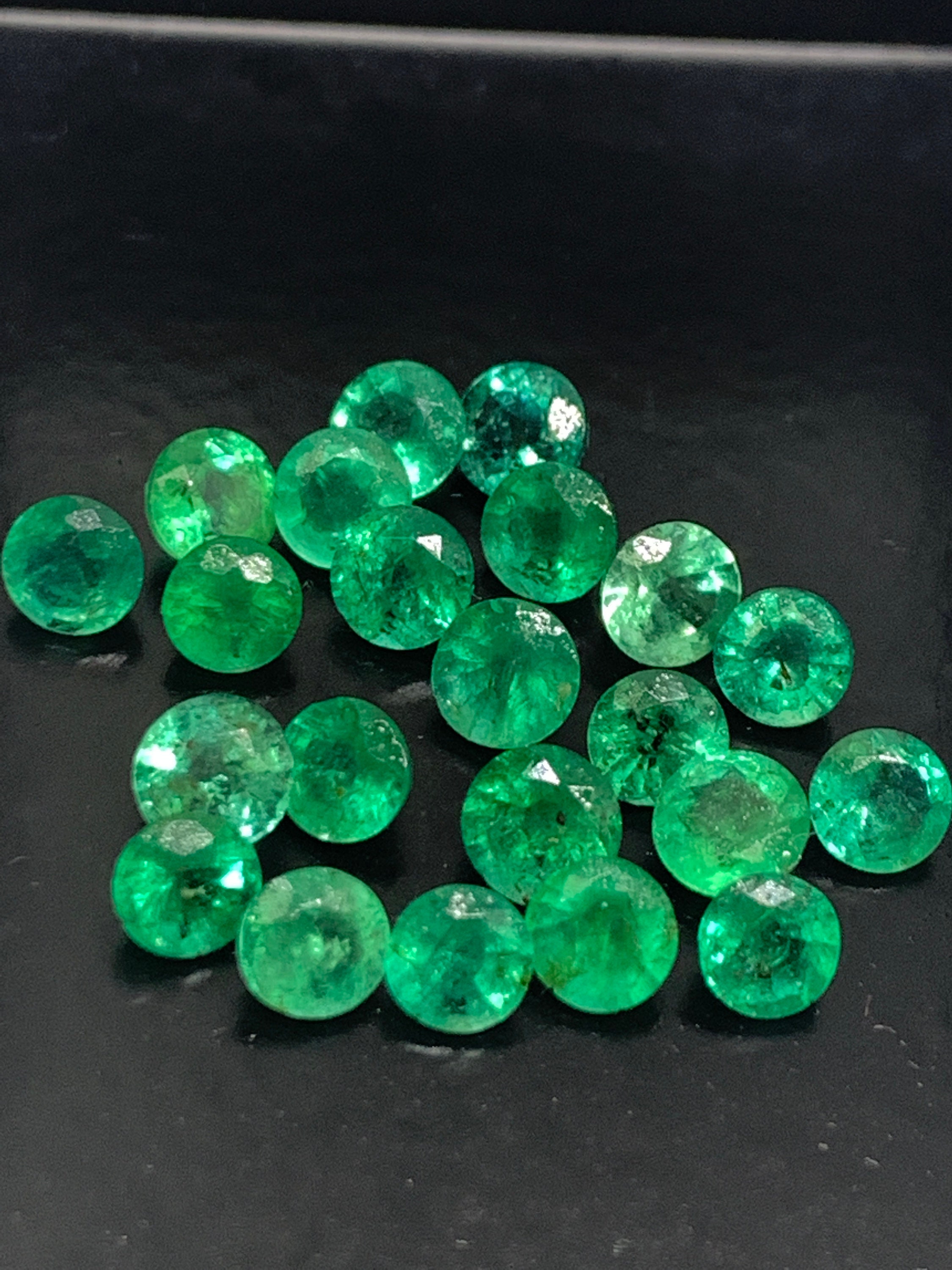 Esmeralda talla Redonda 0,65ct - La Orfebrería Esmeralda talla Redonda 0,65ct - La Orfebrería