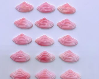 Queen Conch Schelp Carving Sealife • 14 x 24 mm Formaat • Verpakking van 1 st • AAA-kwaliteit • Platte achterkant • (#107562)