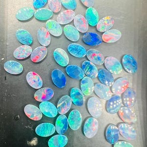 Australisk Opal Doublet 6 x 4 MM Oval Cabs - Pack med 5 stycken - AAA-kvalitet, Opal Doublet Cabochon - Australisk Opal Oval Cabochon, platt botten