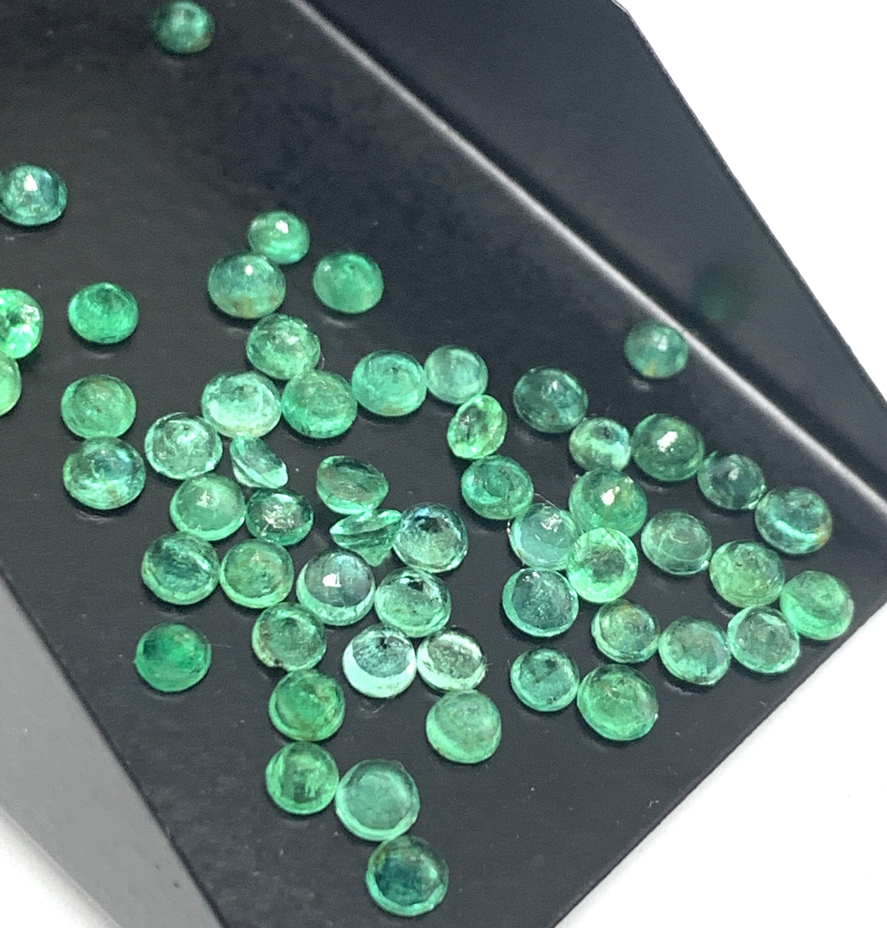 全国どこでも送料無料！ - Size Mm 3 Cut Faceted Round Emerald Pack Pcs 4 of 人形