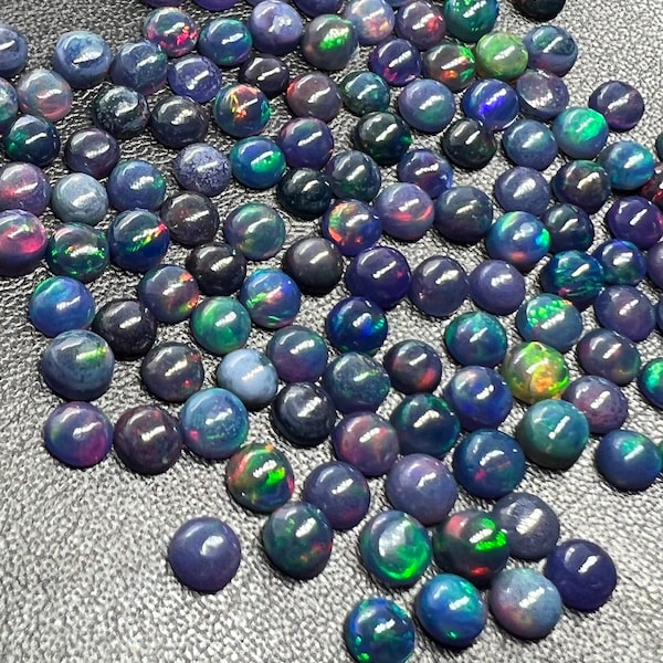 Schwarzopal Cabochon • 4 mm Größe • Packung mit 15 Stück • Code B28 - AAAA Qualität • Natürliche Opal behandelte Farbe • Äthiopische Opal Cabochons