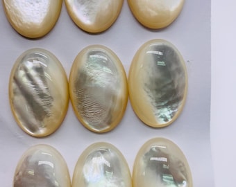 Cabochon ovali in madreperla bianca • Dimensioni 20 x 30 mm • Confezione da 1 pezzo • Qualità AAA • Cabochon in madreperla