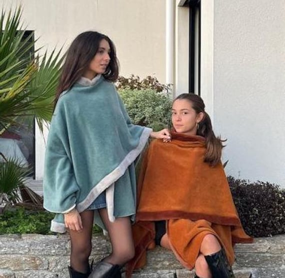 WOMEN'S FLEECE PONCHO