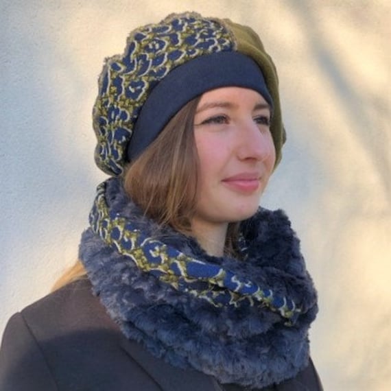 Women's shiny fur snood