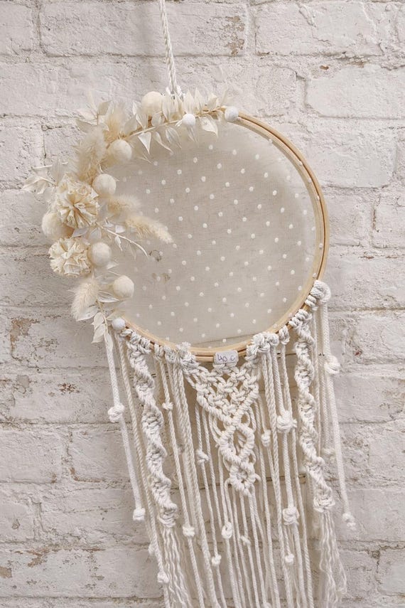 Macrame door wreath, wall hanging, dreamcatcher with dried flowers
