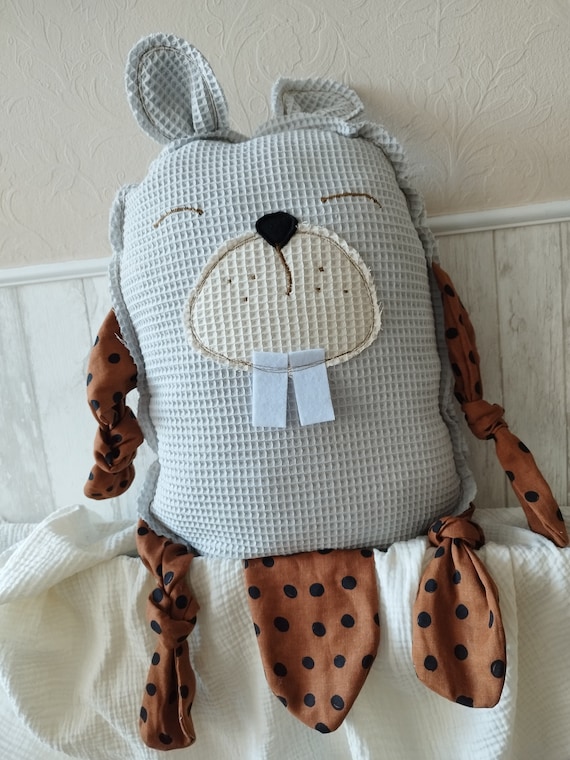 decorative pillows, cuddly pillows, beaver