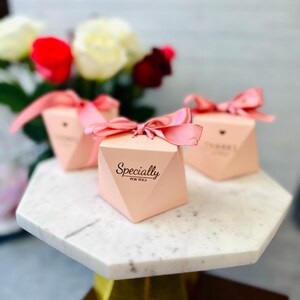 50 Pcs Triangle Pink Wedding Favor Boxes With Ribbon - Luxury Candy ...
