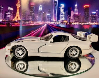 Vintage Maisto Dodge Viper GT2 1:24 Scale (20-3) Die Cast. Doors