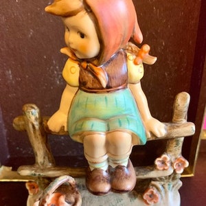 Hummel figurine &quot;Just resting&quot; #112 in perfect condtion