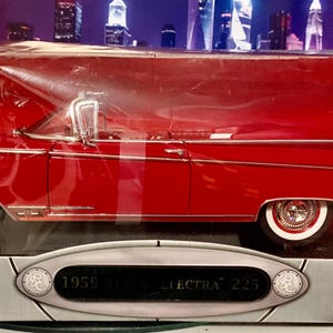 1:18  scale model of a 1959 Buick Electra 225 Convertible. Beautiful metai replica with free domestic shipping. Classic Beauty and Luxury