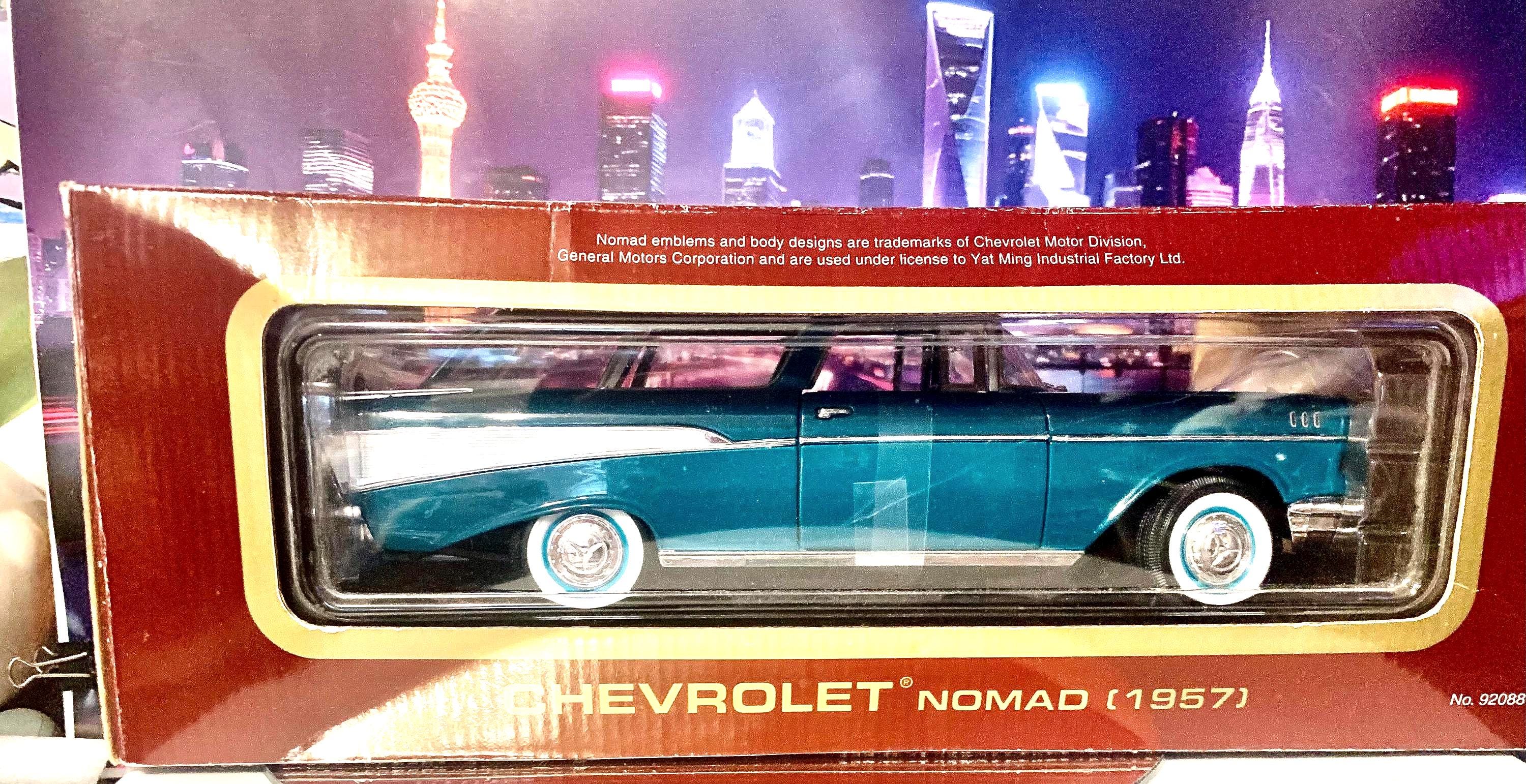Chevrolet Nomad 1957 ミニカー1/18 Road Legends 1:18 Scale Model of a 1957 Chevrolet Nomad, in