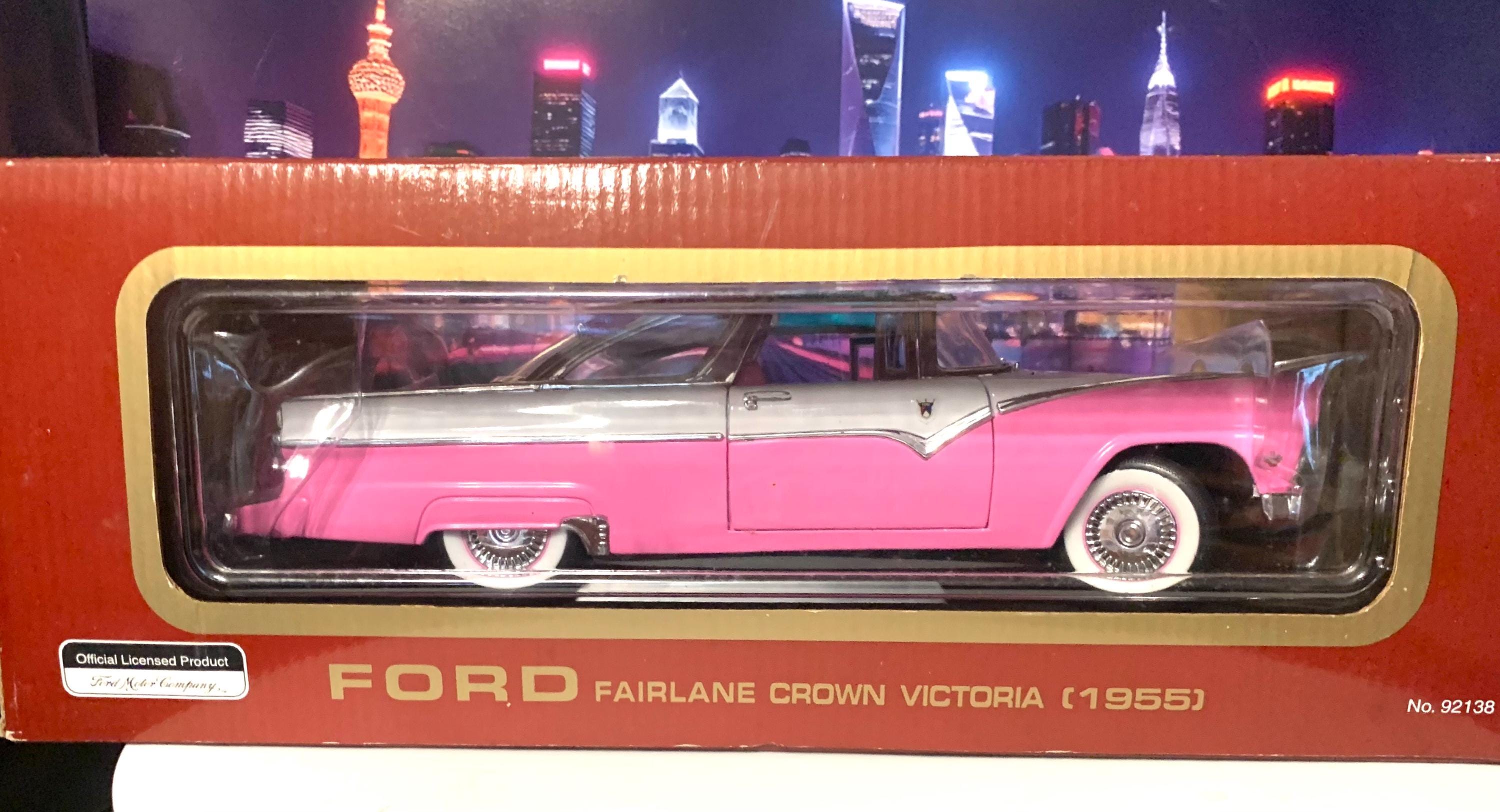 ROAD LEGENDS フォード フェアレーン クラウン・ビクトリア 1/18 ROAD
