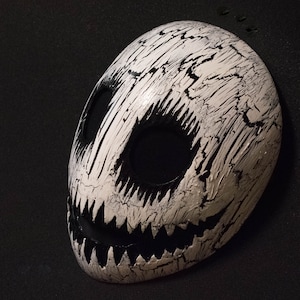 White smile mask with black cracks