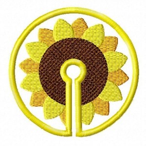 Könnte beinhalten: Ein gesticktes Sonnenblumen-Design in Gelb und Braun mit einer Schlüssellochform in der Mitte.