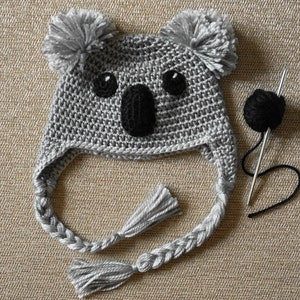 Gorro de koala tejido a crochet, gorro de koala para recién nacidos hasta 12 meses, gorro de invierno de koala, gorro de koala con pompones