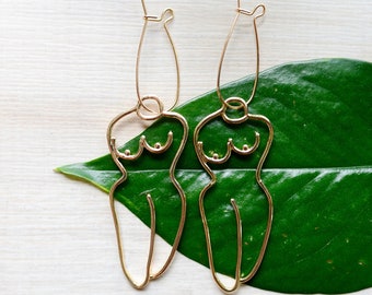 Boucles d'oreilles suspendues simples pour femmes, féminisme, liberté féminine, cadeau de noël en laiton, chère petite amie, noël de dernière Minute