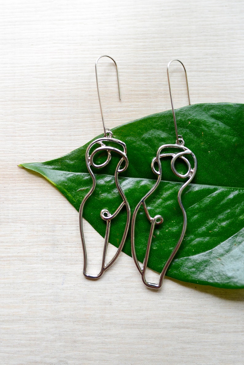 Boucles d'oreilles suspendues simple élégant corps féminin abstrait Noël cadeau de Noël cadeau de Saint Valentin pour petite amie amour laiton Argent