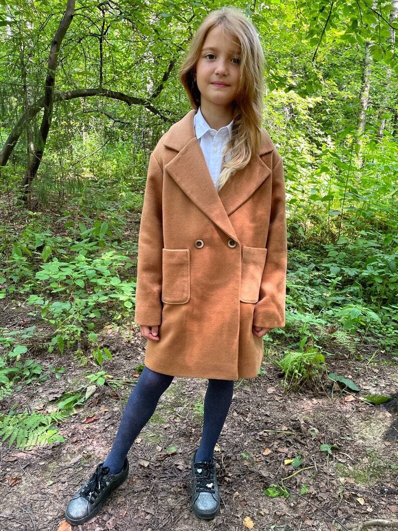 Kids Coat PDF Sewing Pattern – Sizes 7-14 Years + Video Sewing Tutorial

Sew a stylish and warm coat for your child with this easy-to-follow Kids Coat PDF Sewing Pattern! Designed for children aged 7 to 14 years, this pattern includes all necessary sizes and comes with a step-by-step video tutorial, making it beginner-friendly. Perfect for cozy outerwear made from wool, softshell, or rainproof fabrics. Print at home (A4/US Letter) or in A0 format.