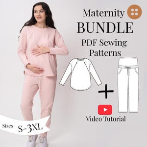 Puede incluir: Un conjunto de maternidad rosa claro con una camiseta de manga larga y pantalones. La imagen incluye a una mujer que lleva el conjunto, junto con ilustraciones de los patrones de costura y un icono de tutorial en vídeo. El texto de la imagen dice "Maternity BUNDLE PDF Sewing Patterns" y "Tallas S-3XL."