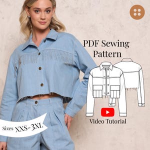 Pode incluir: Um padrão de costura PDF para uma jaqueta de ganga cortada com detalhes de franja. O padrão inclui tamanhos XXS-3XL e um tutorial em vídeo.