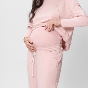 Maternity Sewing Pattern PDF | Nursing Top + Pregnancy Pants Bundle S-3XL | PDF + Video Tutorial 

Maternity Bundle PDF Sewing Pattern | Sizes S–3XL Sew a complete maternity set — a relaxed raglan-sleeve top with nursing-friendly seam access, paired with comfortable elastic drawstring pregnancy pants. Designed to grow with your bump and stay comfortable through every stage, this soft, easy-fit set is perfect for everyday wear, lounging, or nursing after baby arrives.