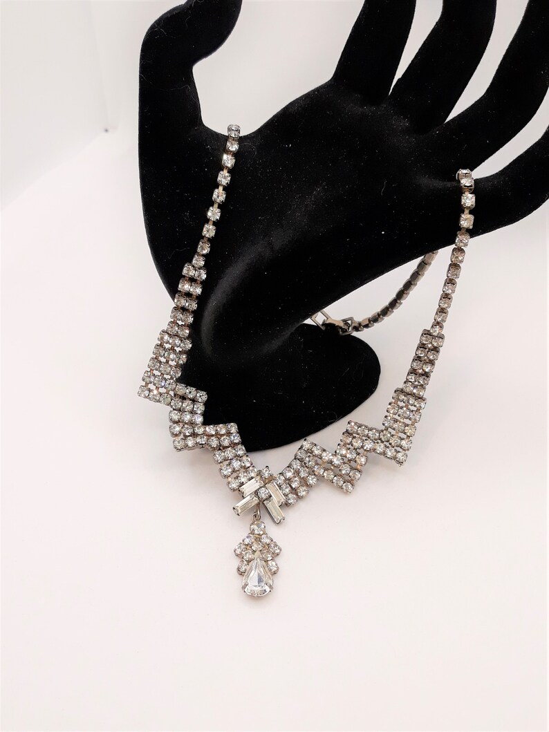 With Clear Prong-Set Rhinestones Glamorous Vintage Rhinestone Bib Necklace Silver-tone 16 Long Princess Prom Fold-Over Clasp