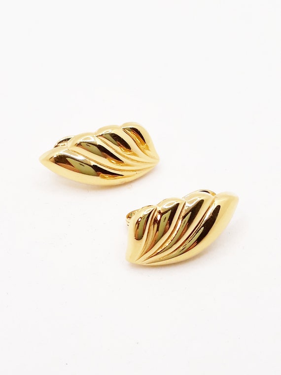 Vintage Signed Monet Wing-Shaped Clip-On Earrings… - image 8