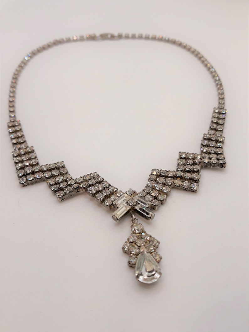 With Clear Prong-Set Rhinestones Glamorous Vintage Rhinestone Bib Necklace Silver-tone 16 Long Princess Prom Fold-Over Clasp