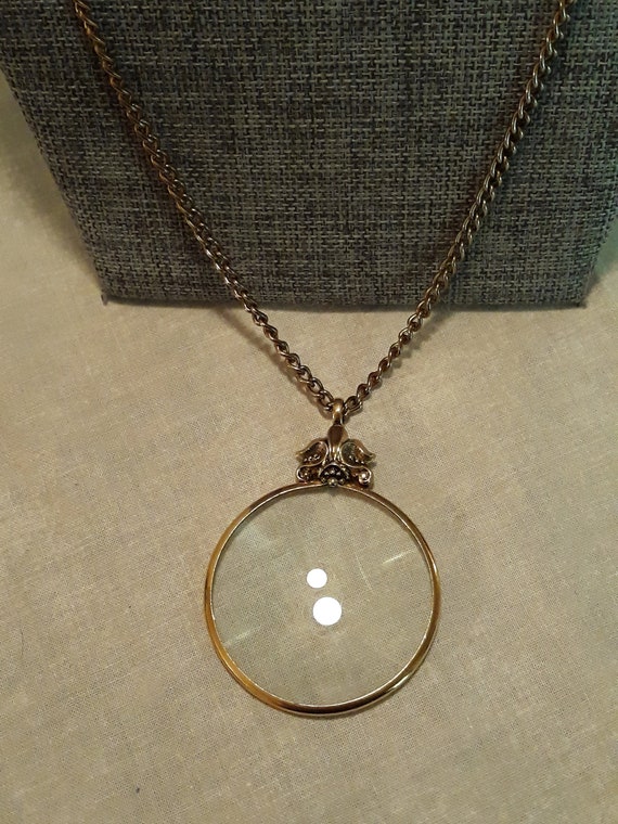 Vintage 1976 Signed Avon Magnifying Glass Pendant Necklace - Avon Magnifying Glass Pendant Necklace Vintage 1976 Signed Avon Magnifying Glass Pendant Necklace - Avon Magnifying Glass Pendant Necklace