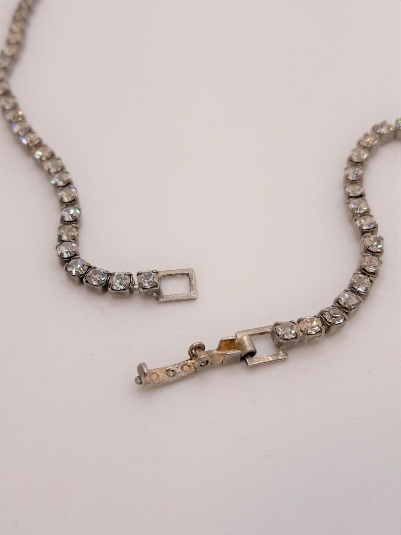With Clear Prong-Set Rhinestones Glamorous Vintage Rhinestone Bib Necklace Silver-tone 16 Long Princess Prom Fold-Over Clasp