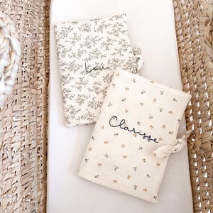 Protège carnet de santé personnalisé en gaze de coton, broderie à la main, cadeau naissance, cadeau pour bébé, fille, garçon