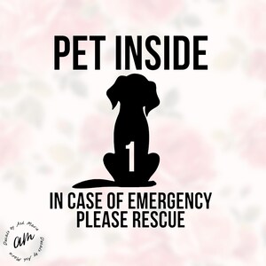Puede incluir: Calcoman&iacute;a en blanco y negro con el texto "PET INSIDE" sobre una silueta de perro con el n&uacute;mero "1" debajo. El texto "IN CASE OF EMERGENCY PLEASE RESCUE" est&aacute; debajo. El fondo es un patr&oacute;n floral.